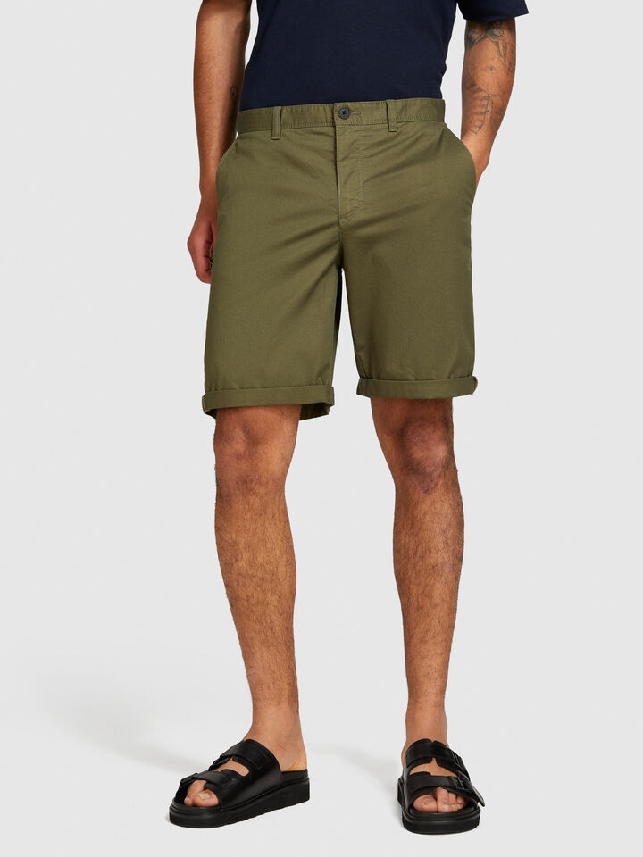 Slim fit bermudas - men's slim fit trousers - Military Green | Sisley image number 4